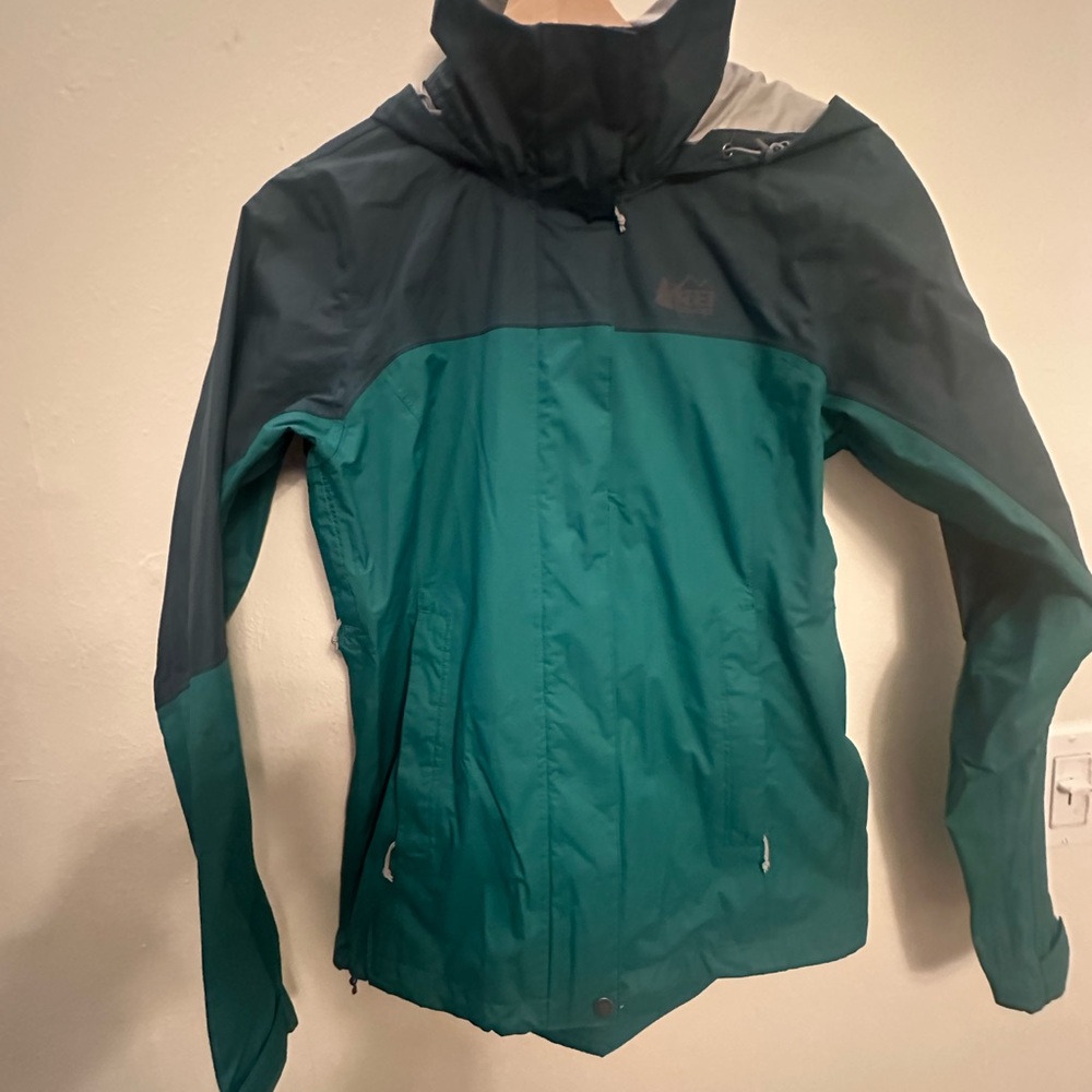 REI coop women’s light green and dark‎ green rain jacket size XS lightweight